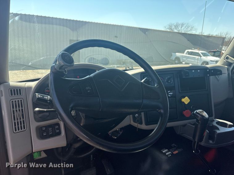 image for item EG8911 2017 International 8600 SBA semi truck