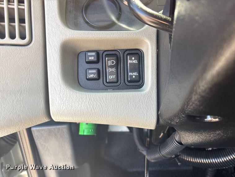 image for item EG8911 2017 International 8600 SBA semi truck