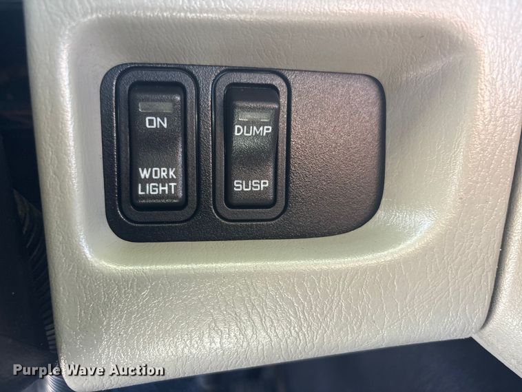 image for item EG8911 2017 International 8600 SBA semi truck