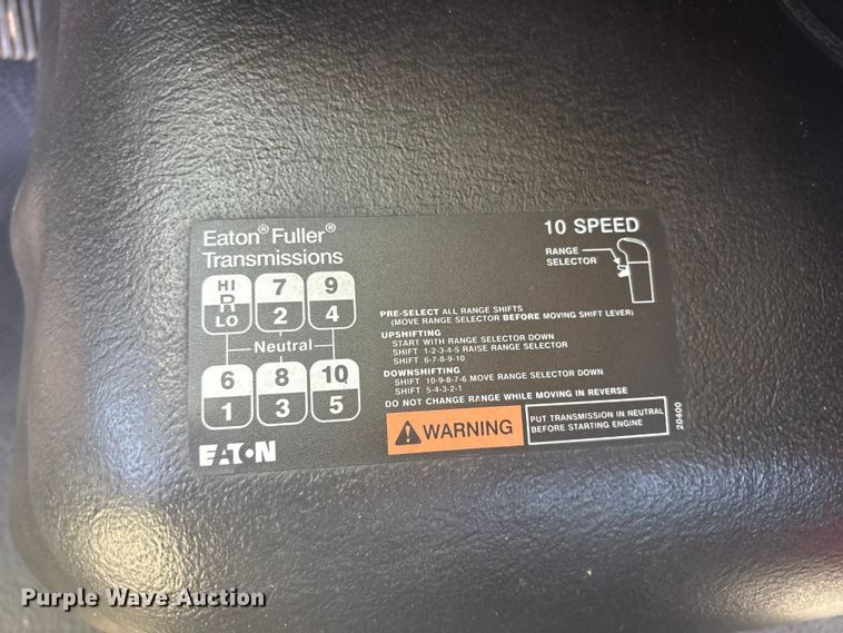 image for item EG8911 2017 International 8600 SBA semi truck