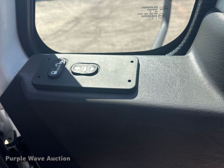 image for item EG8911 2017 International 8600 SBA semi truck