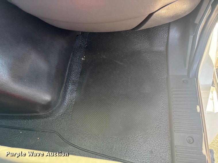 image for item EG8911 2017 International 8600 SBA semi truck