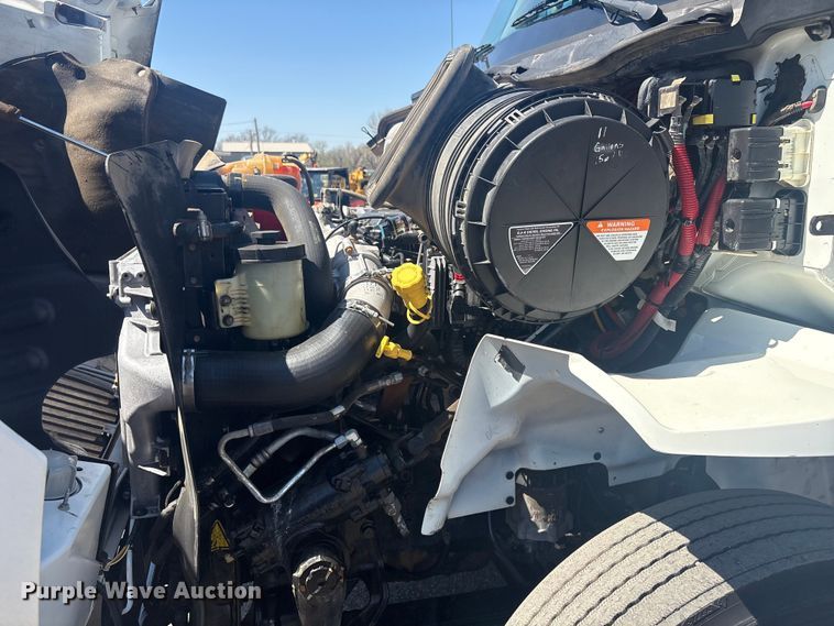 image for item EG8911 2017 International 8600 SBA semi truck