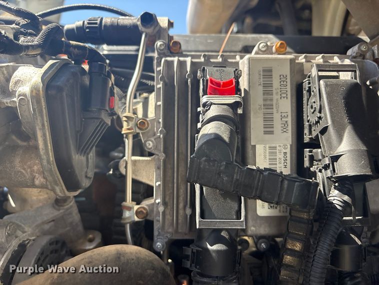 image for item EG8911 2017 International 8600 SBA semi truck