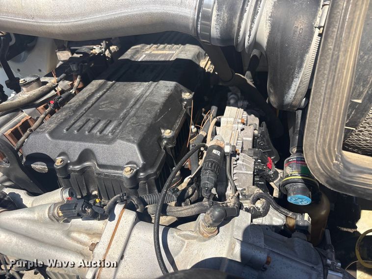 image for item EG8911 2017 International 8600 SBA semi truck