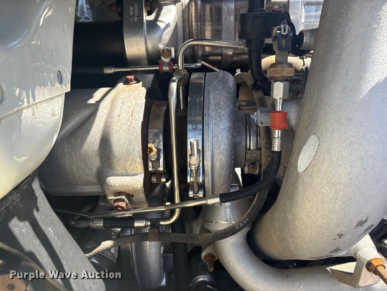 image for item EG8911 2017 International 8600 SBA semi truck