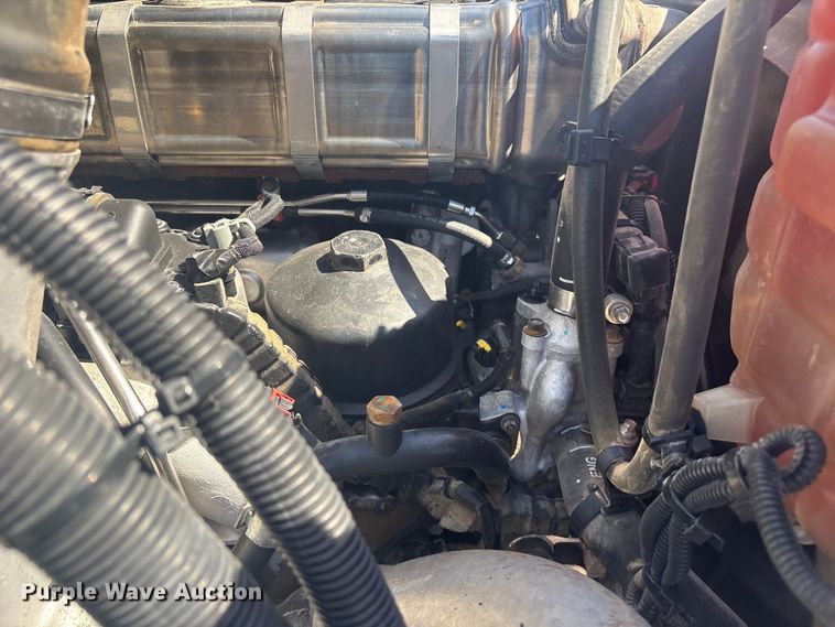 image for item EG8911 2017 International 8600 SBA semi truck