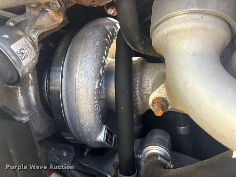 image for item EG8911 2017 International 8600 SBA semi truck