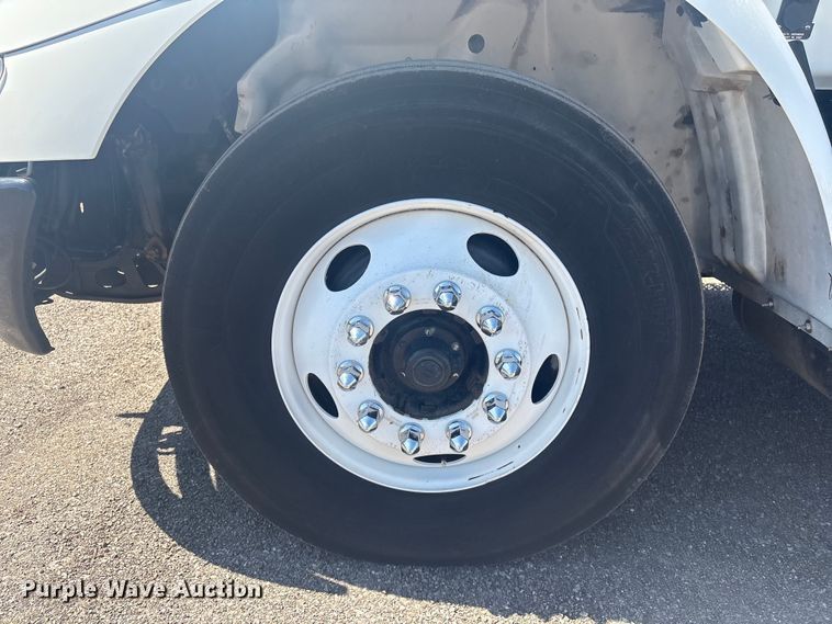 image for item EG8911 2017 International 8600 SBA semi truck