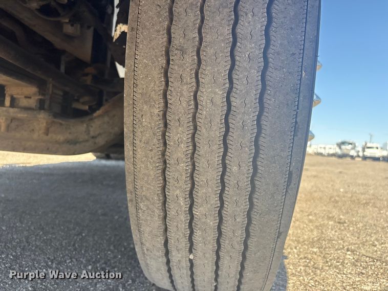 image for item EG8911 2017 International 8600 SBA semi truck