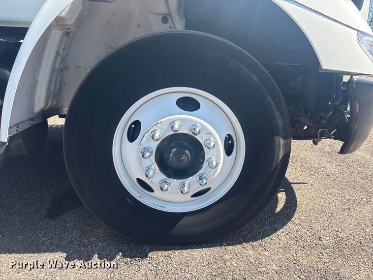 image for item EG8911 2017 International 8600 SBA semi truck