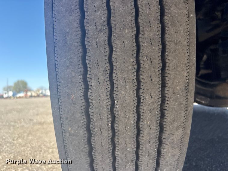 image for item EG8911 2017 International 8600 SBA semi truck