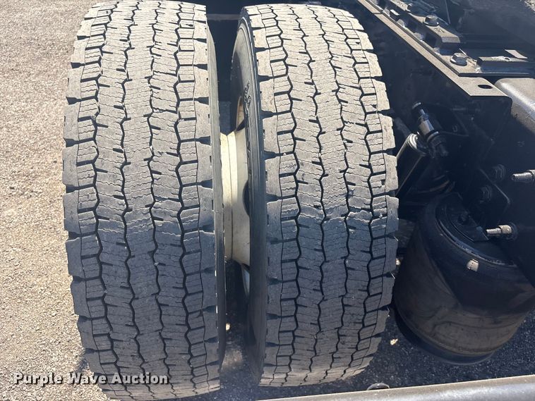 image for item EG8911 2017 International 8600 SBA semi truck