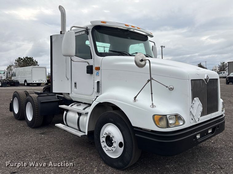 image for item EG8921 2006 International 9400 semi truck