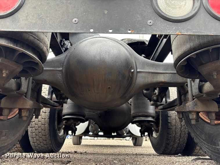 image for item EG8921 2006 International 9400 semi truck