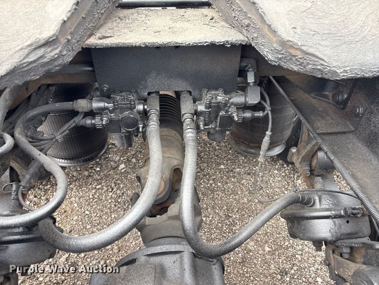 image for item EG8921 2006 International 9400 semi truck