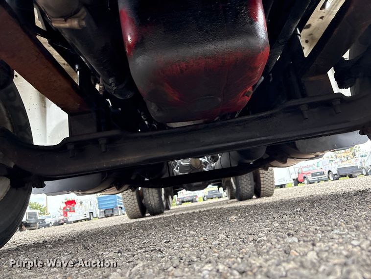 image for item EG8921 2006 International 9400 semi truck