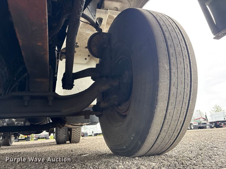 image for item EG8921 2006 International 9400 semi truck