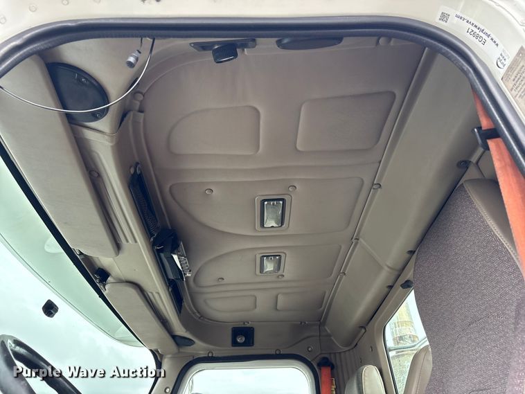 image for item EG8921 2006 International 9400 semi truck