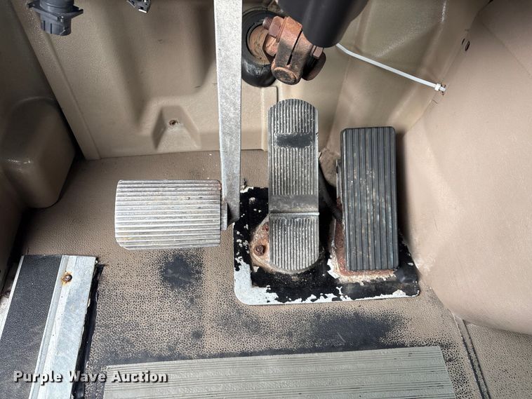 image for item EG8921 2006 International 9400 semi truck