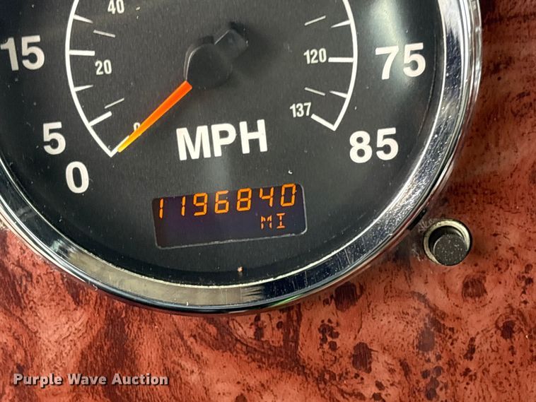 image for item EG8921 2006 International 9400 semi truck