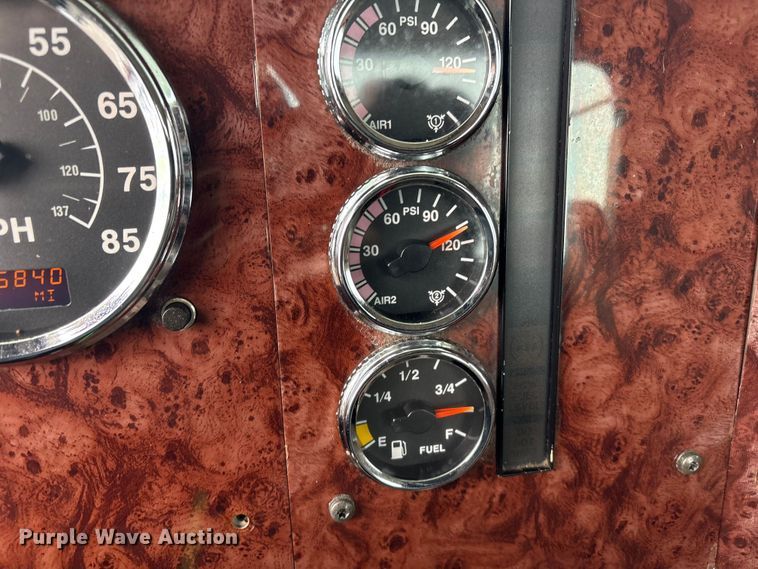 image for item EG8921 2006 International 9400 semi truck