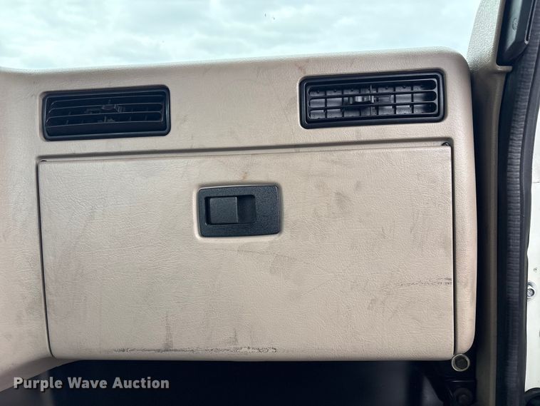 image for item EG8921 2006 International 9400 semi truck