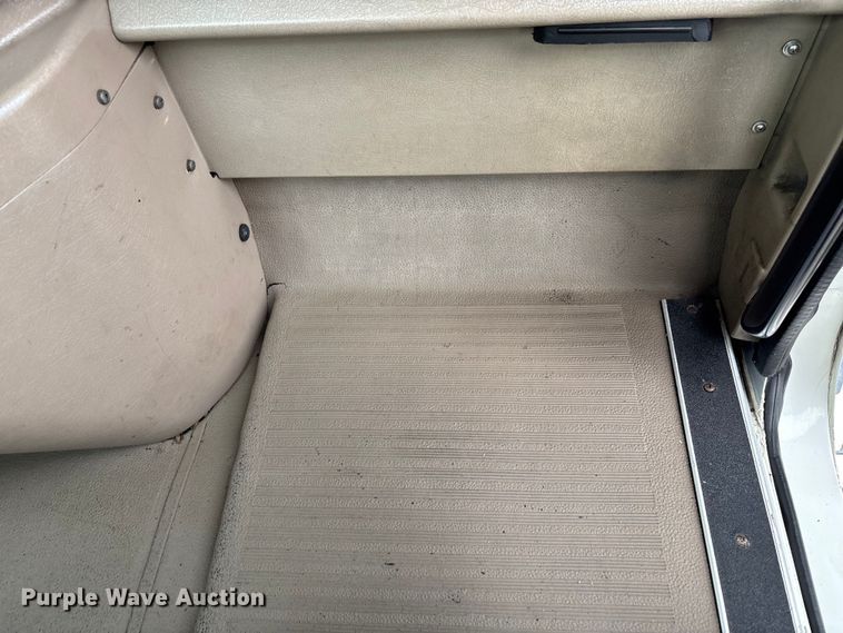 image for item EG8921 2006 International 9400 semi truck