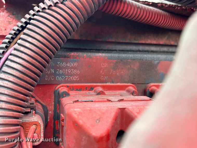 image for item EG8921 2006 International 9400 semi truck