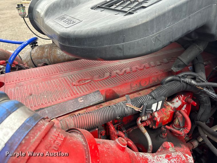 image for item EG8921 2006 International 9400 semi truck