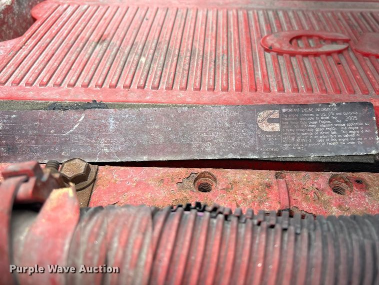 image for item EG8921 2006 International 9400 semi truck