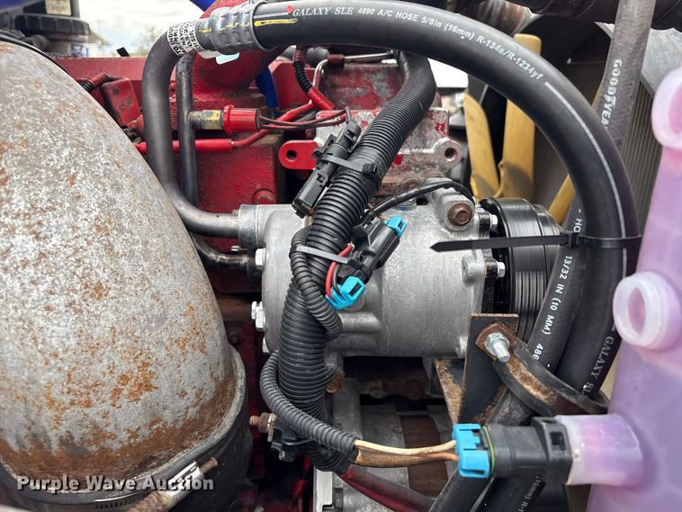 image for item EG8921 2006 International 9400 semi truck