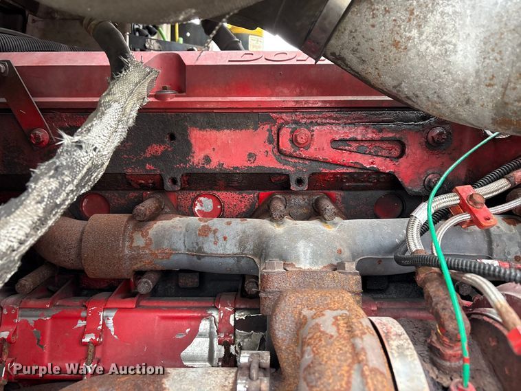 image for item EG8921 2006 International 9400 semi truck