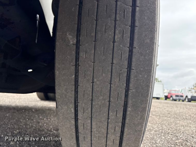 image for item EG8921 2006 International 9400 semi truck