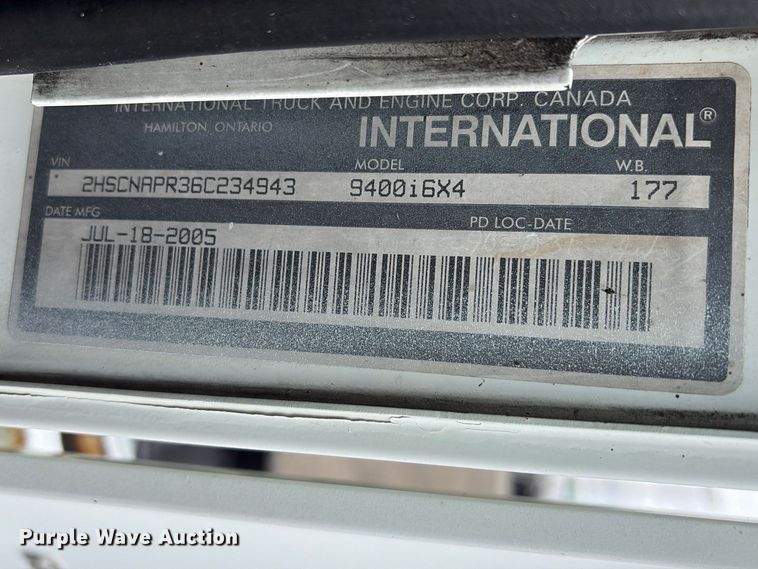 image for item EG8921 2006 International 9400 semi truck