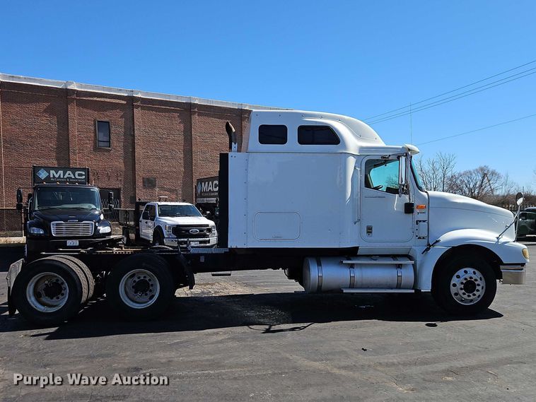 image for item EO7116 2006 International 9400i semi truck