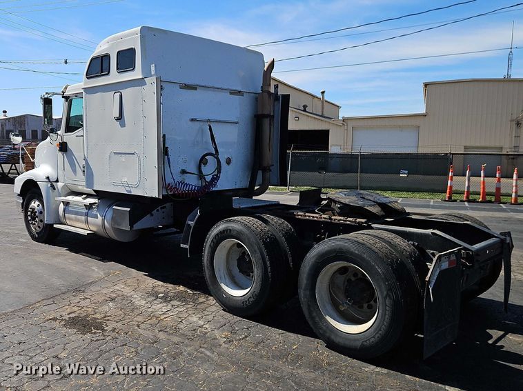 image for item EO7116 2006 International 9400i semi truck