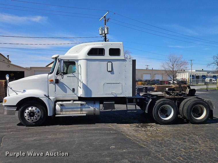 image for item EO7116 2006 International 9400i semi truck