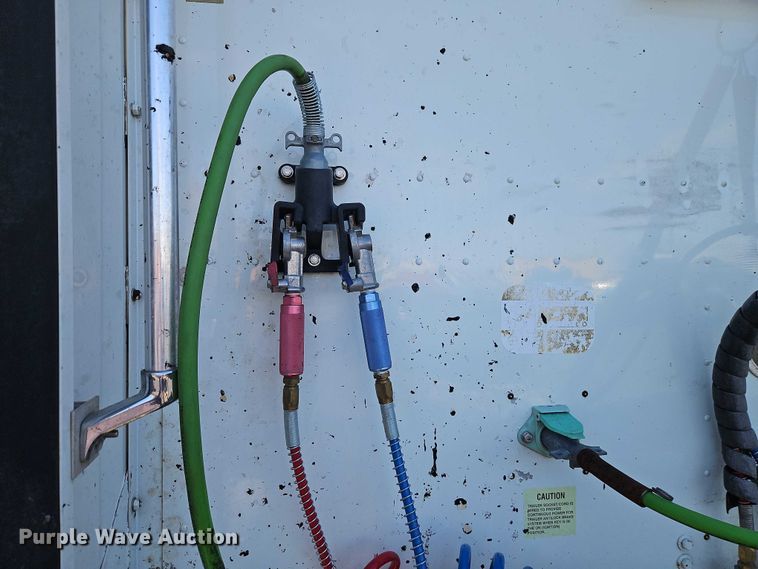 image for item EO7116 2006 International 9400i semi truck