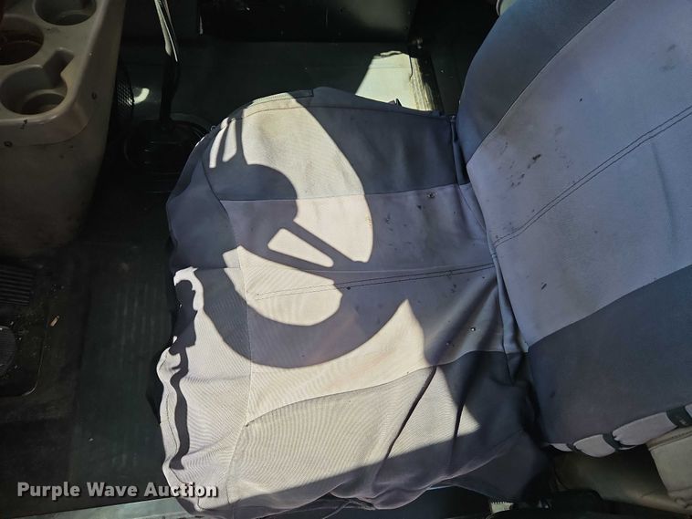 image for item EO7116 2006 International 9400i semi truck