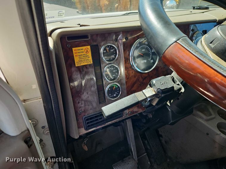 image for item EO7116 2006 International 9400i semi truck