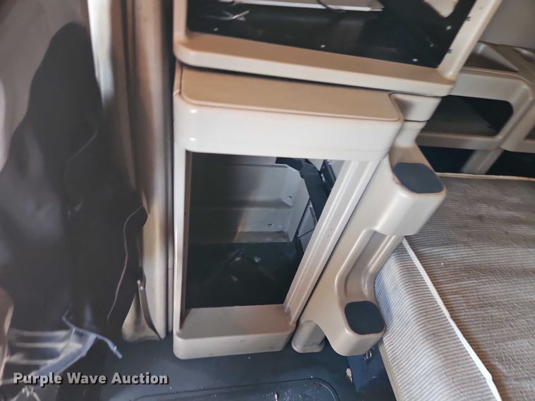 image for item EO7116 2006 International 9400i semi truck