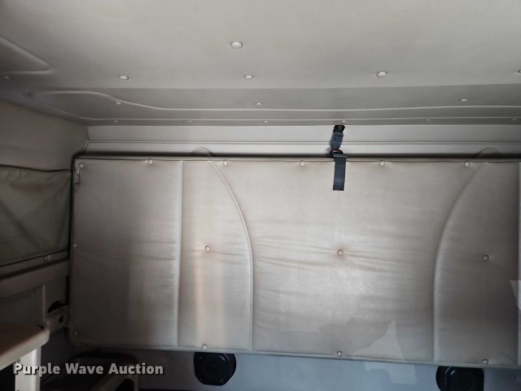 image for item EO7116 2006 International 9400i semi truck