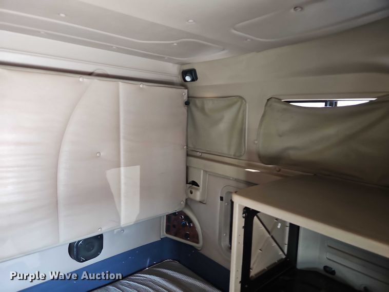 image for item EO7116 2006 International 9400i semi truck