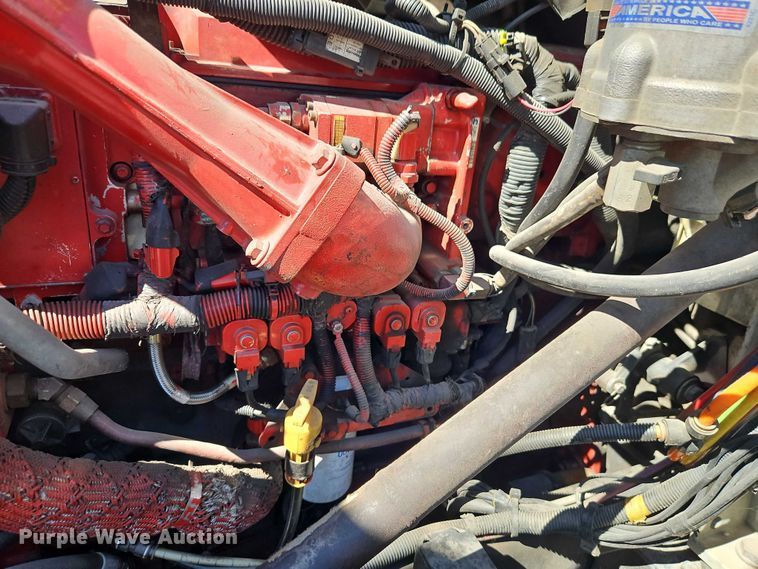 image for item EO7116 2006 International 9400i semi truck