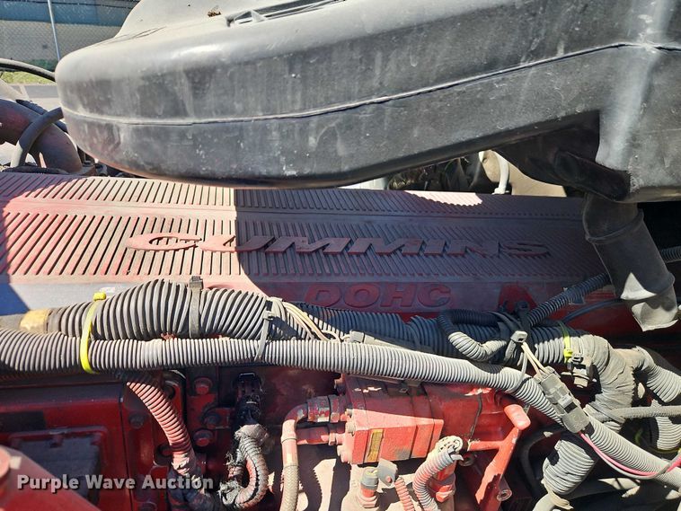 image for item EO7116 2006 International 9400i semi truck