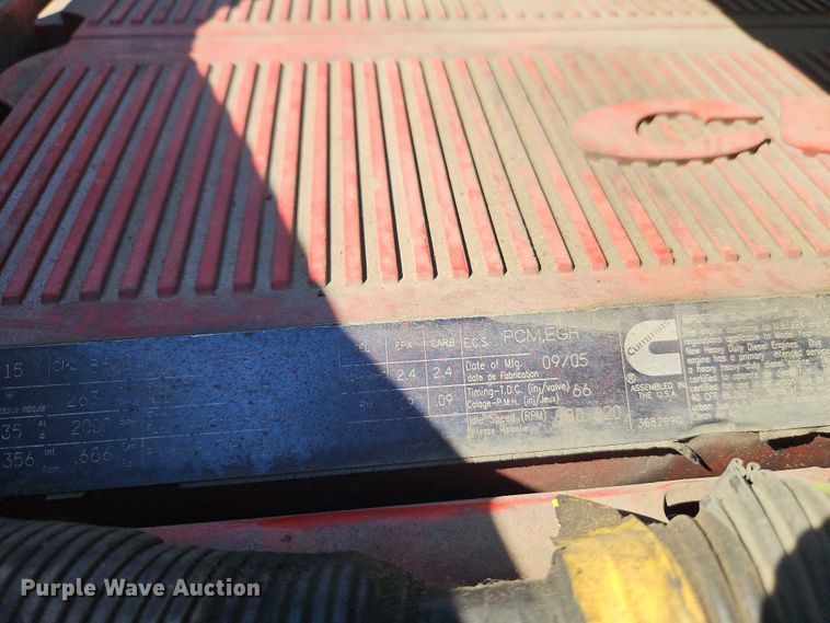 image for item EO7116 2006 International 9400i semi truck