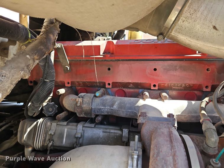 image for item EO7116 2006 International 9400i semi truck