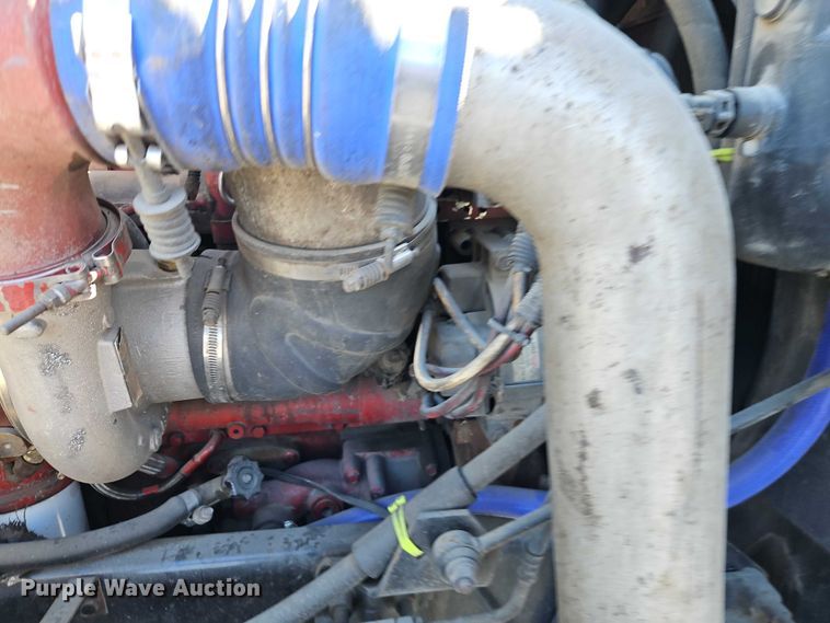 image for item EO7116 2006 International 9400i semi truck