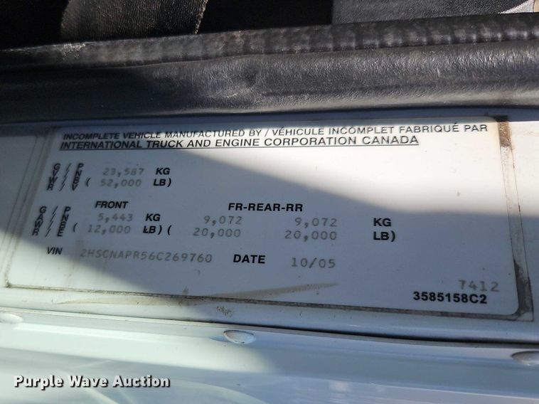 image for item EO7116 2006 International 9400i semi truck